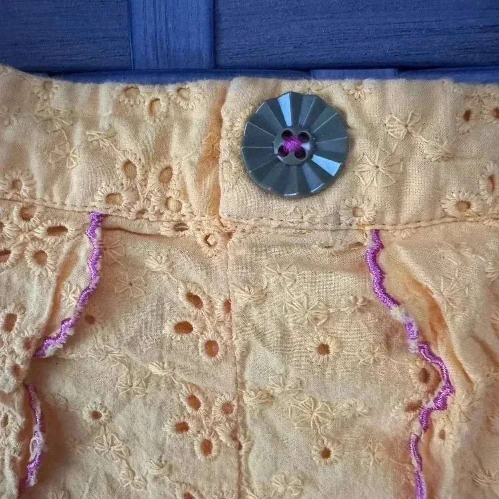 Matilda Jane Girl’s Ramona Yellow Tulip Front Embroidered Eyelet Shorts Size 8 - Picture 3 of 6